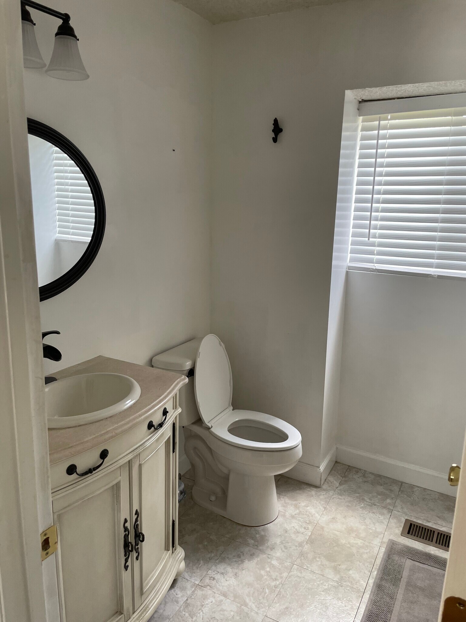 Building Photo - 2425 Cypress Ct