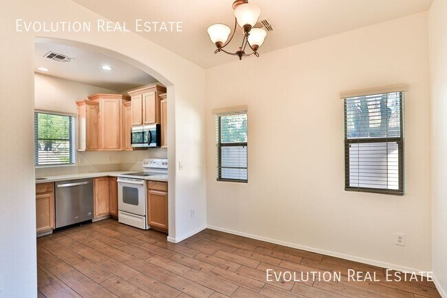 Building Photo - 4616 E Laurel Ct