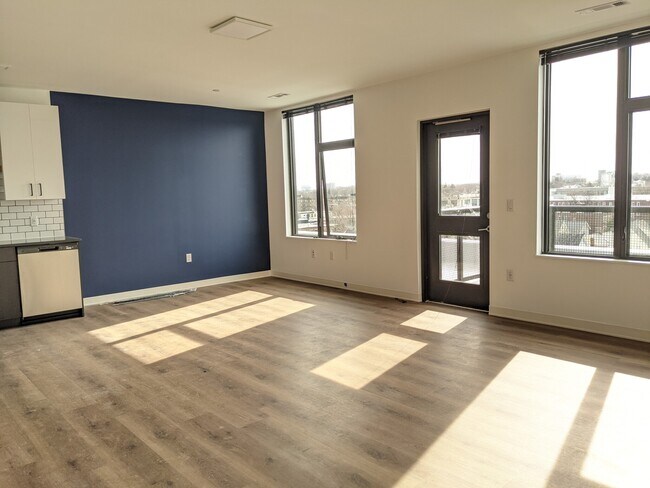 Building Photo - 91 Brighton Ave