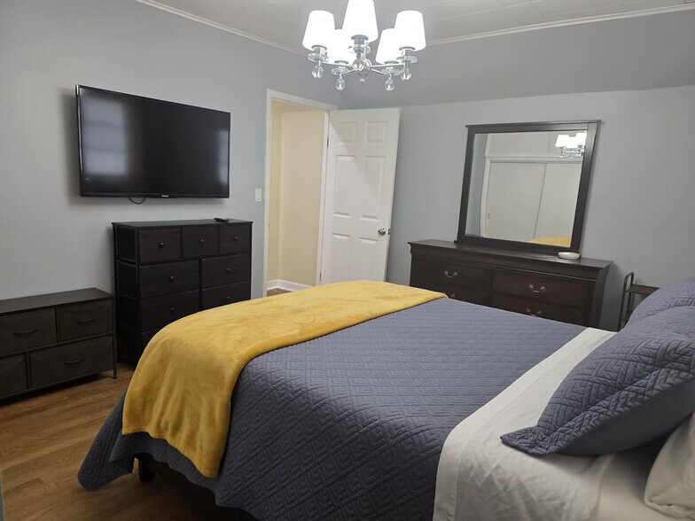 Building Photo - 108 Linden Ave