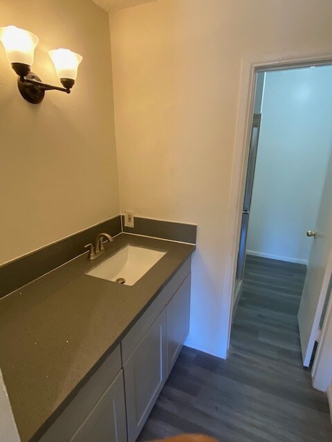 Building Photo - 5460 White Oak Ave