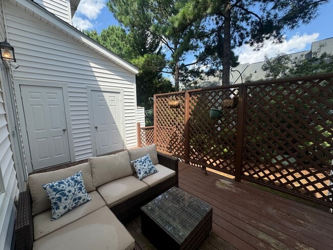 Building Photo - 2 Bedroom, 2 1/2 Bath Townhouse in Raleigh...