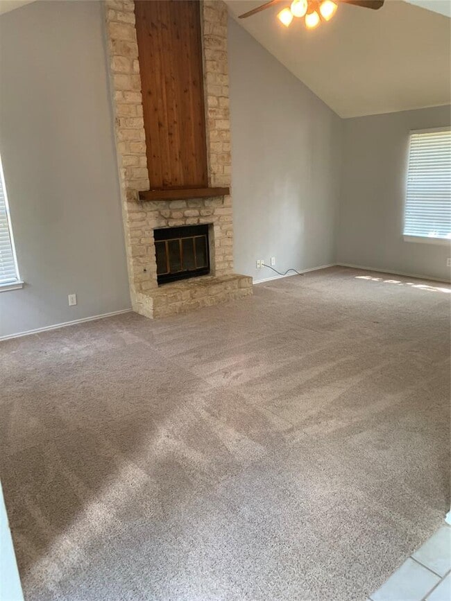 Building Photo - 807 Forest Trail