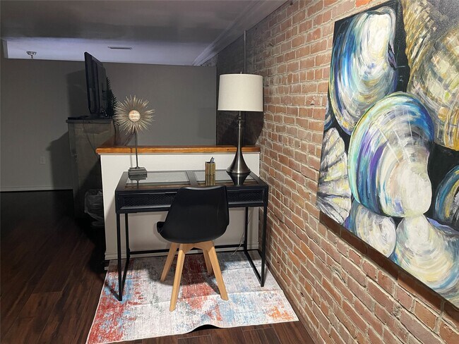 Building Photo - 2118 The Strand