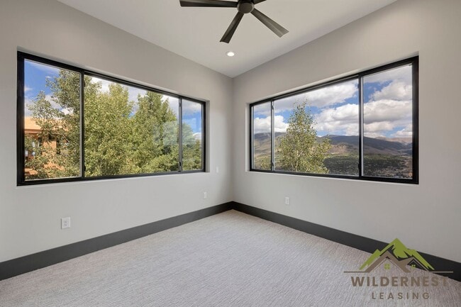 Building Photo - 348 Lake View Dr