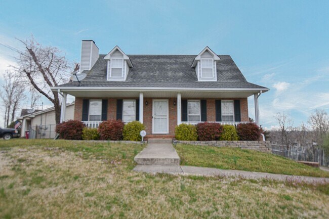 Primary Photo - Pet Friendly Three Bedroom with Basement!