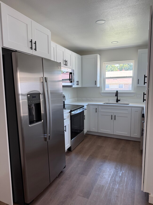 Primary Photo - 2400 Lindblad Ct