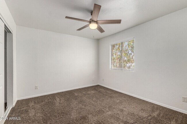 Building Photo - 4718 W Orangewood Ave