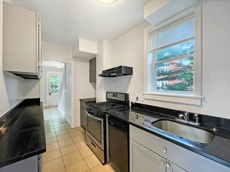 Building Photo - 1955 N Cleveland St