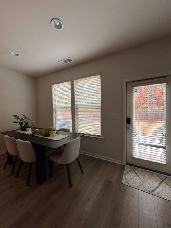 Building Photo - 2945 Cottage Ln