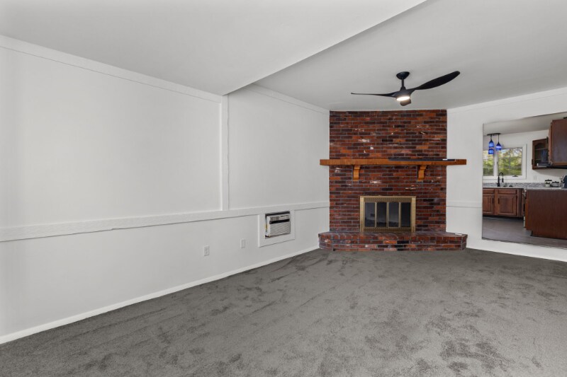 Building Photo - 105 Whitewater Dr