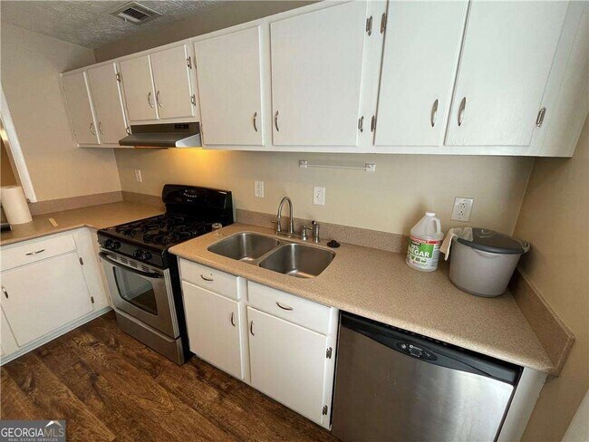 Building Photo - 803 Wynnes Ridge Cir SE