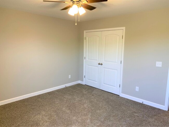 Building Photo - Bluegrass Drive 101