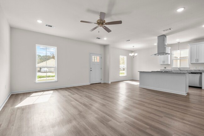 Building Photo - 20983 Oregon St