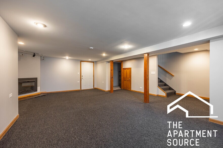 Building Photo - 2120 N Sawyer Ave