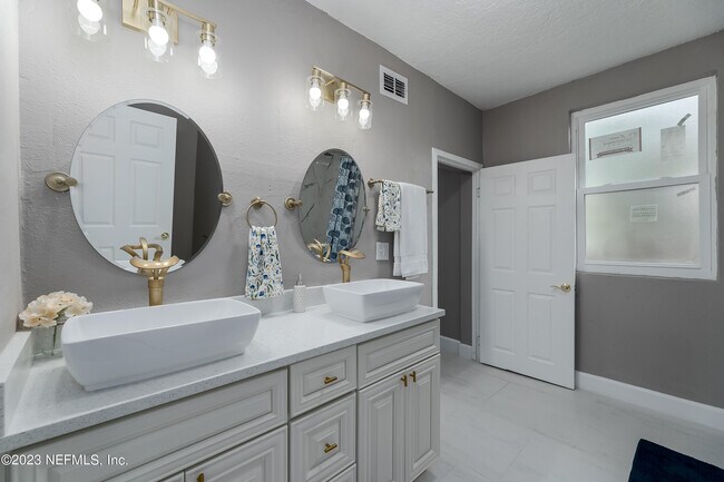 Building Photo - 5262 Tulane Ave