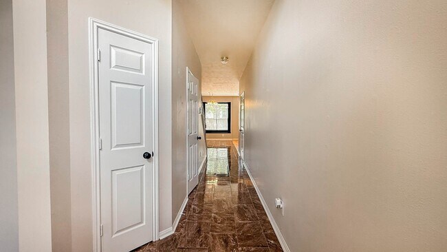 Building Photo - 25915 Drybrook Rd