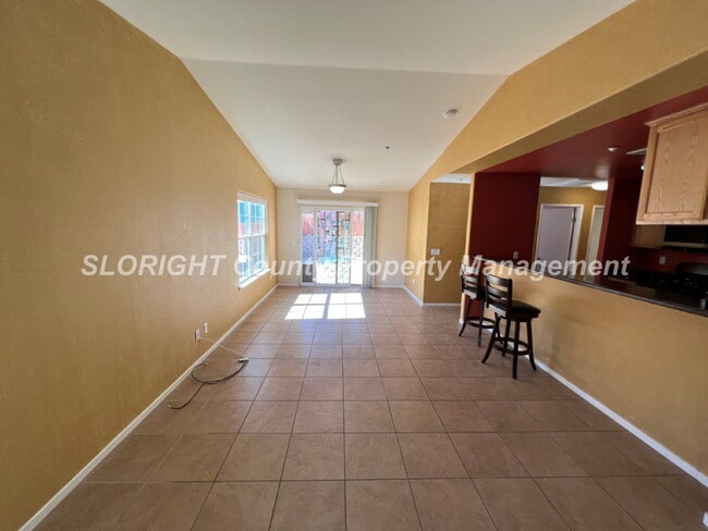 Building Photo - AVAILABLE MAY - 3 Bedroom / 2 Bathroom Home in Templeton