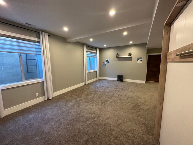 Building Photo - 532 W Heritage Way