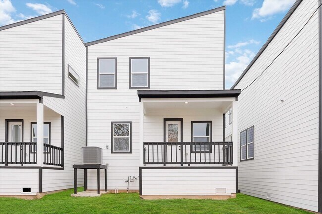 Building Photo - 5322 Rue