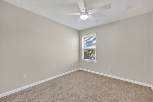 Building Photo - Townhome For Rent