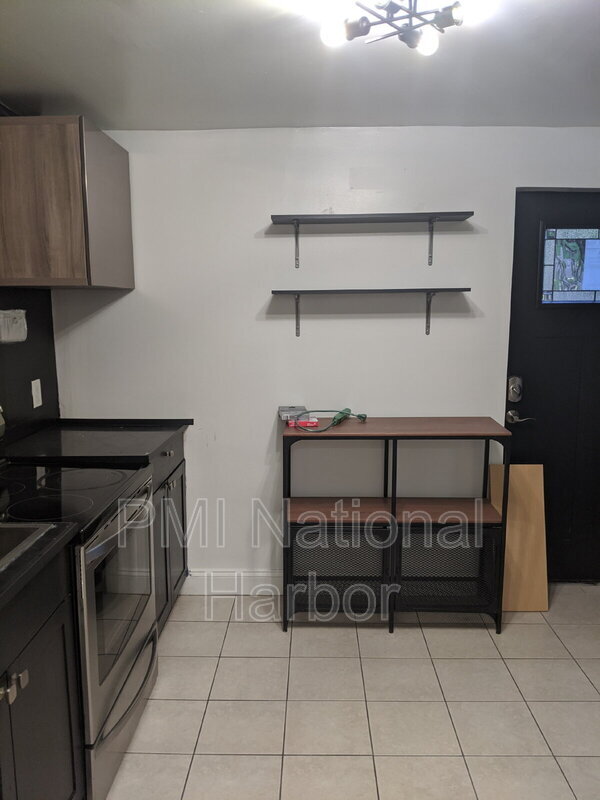 Building Photo - 702 Leeward Ct