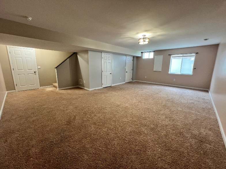 Building Photo - 820 Harbor Woods Dr