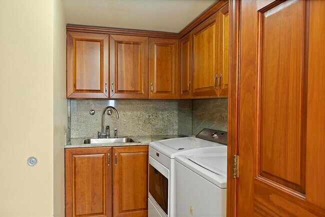 Building Photo - 3475 S Ocean Blvd