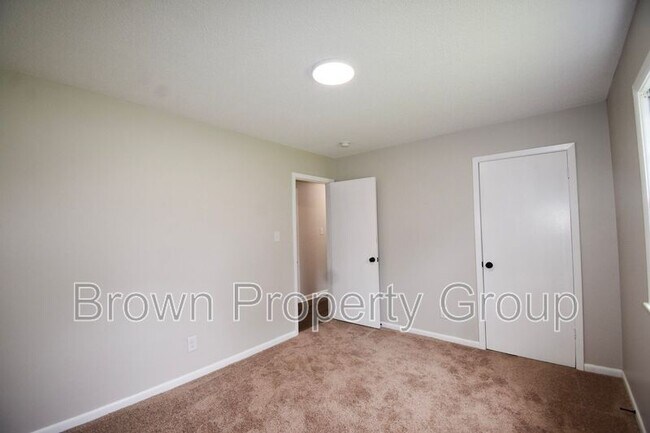 Building Photo - 870 Bedrock Dr