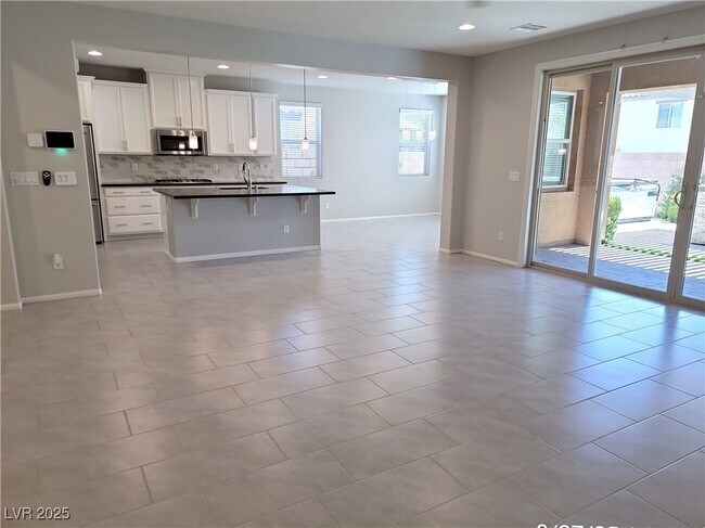 Building Photo - 905 Claystone Ridge Ave