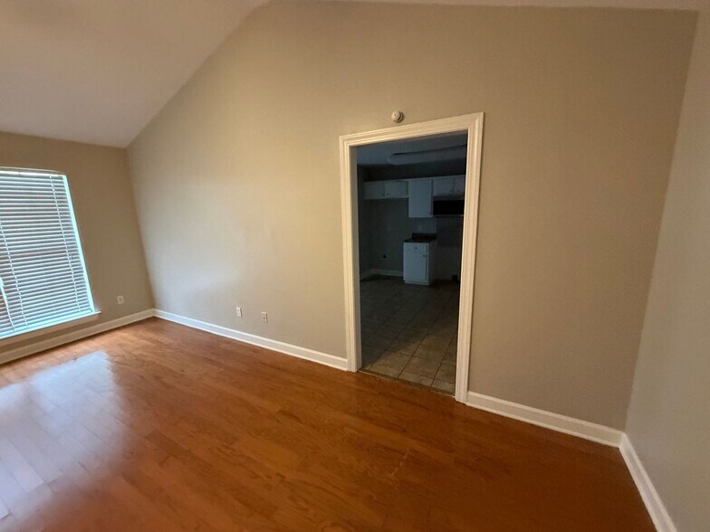 Building Photo - 8898 Rasco Hills Cove