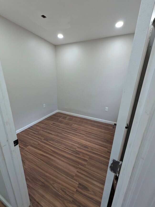 Building Photo - 295 Avenue B