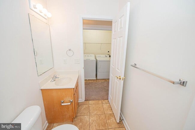 Building Photo - 420 Parkview Ct