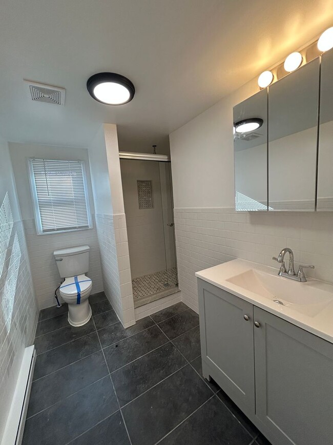 Building Photo - Newly Renovated 5 Bedroom 2 Bathroom Singl...