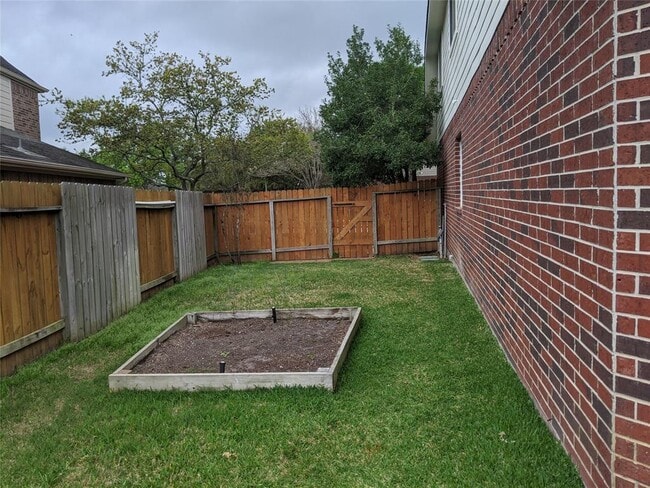 Building Photo - 25727 Shady Spruce Ln