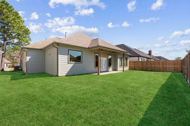 Building Photo - 70 Wyndemere Dr