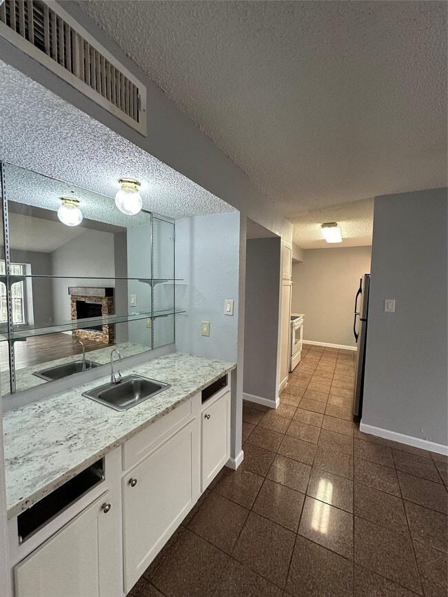 Building Photo - 6701 Sands Point Dr