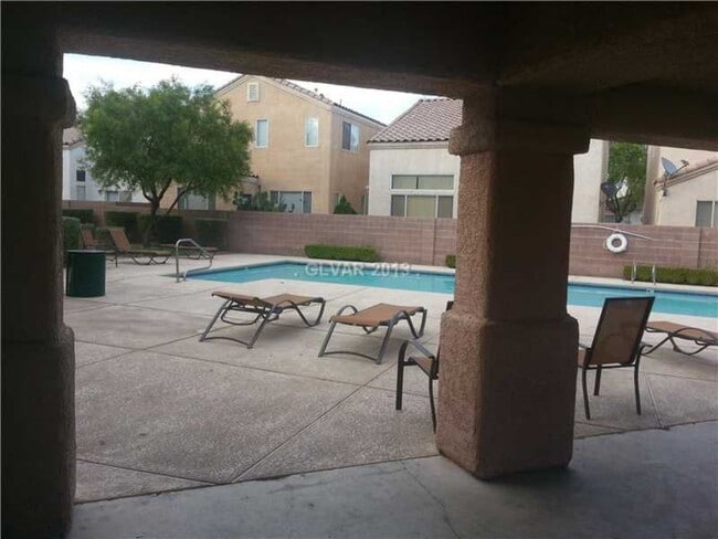 Building Photo - THIS IS A CHARMING TWO-STORY NORTH LAS VEG...