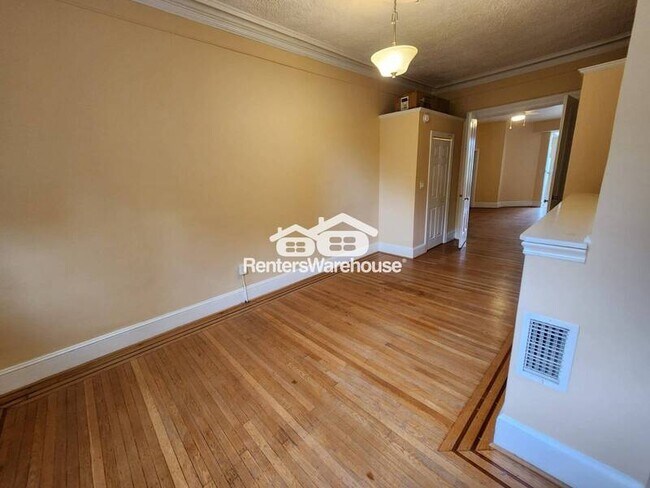 Building Photo - 1521 W Lombard St