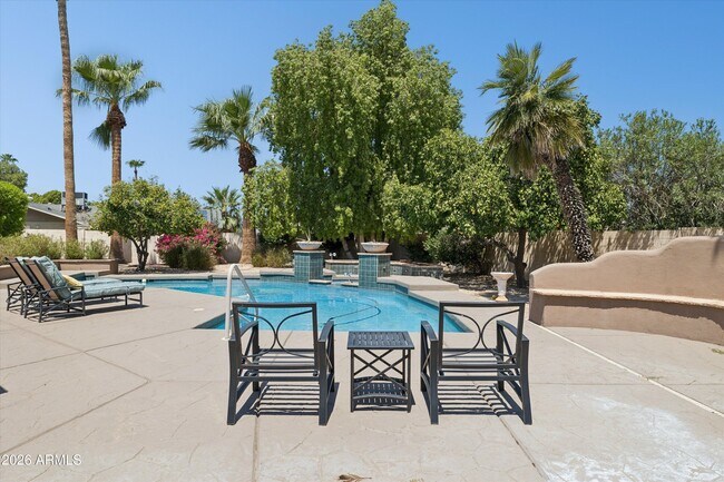 Building Photo - 3526 E Sahuaro Dr