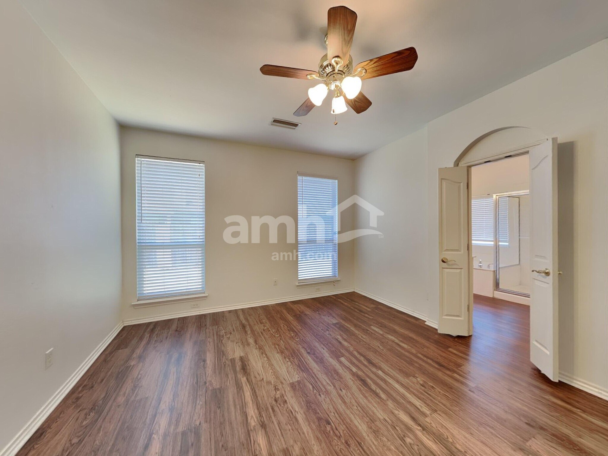 Building Photo - 10613 Big Oak Dr