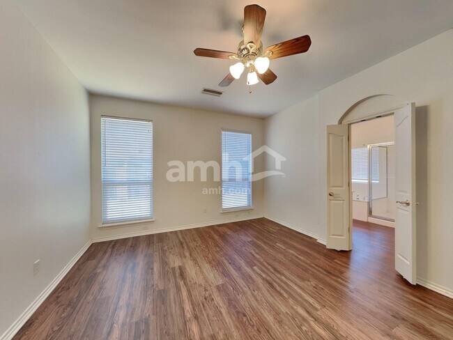 Building Photo - 10613 Big Oak Dr