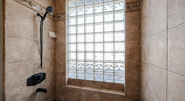 Building Photo - 604 W Kiva Ave