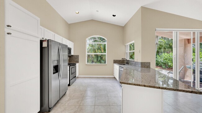 Building Photo - 13255 Royale Sabal Ct