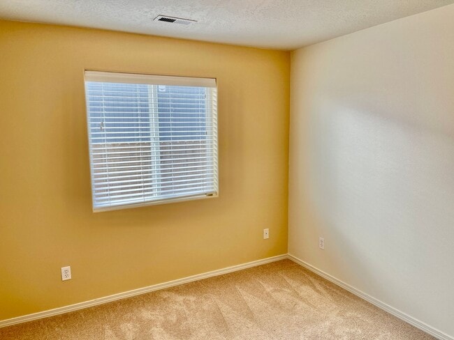 Building Photo - New on the Market!