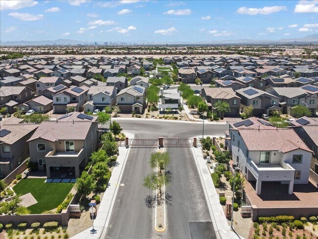 Building Photo - Spacious 5-bedroom home in gated community