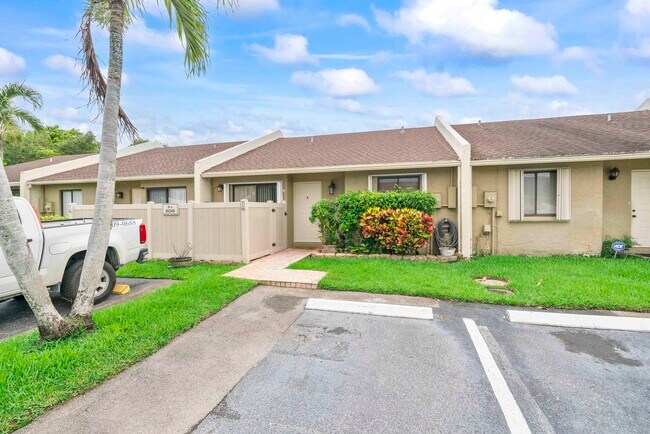 Primary Photo - 10240 Boca Bend W