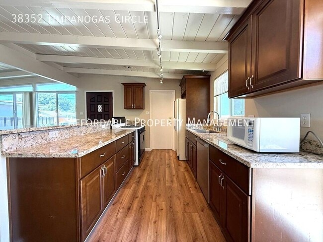 Building Photo - 38352 Timpanogas Cir