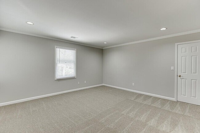 Building Photo - 9345 Riverclub Pkwy