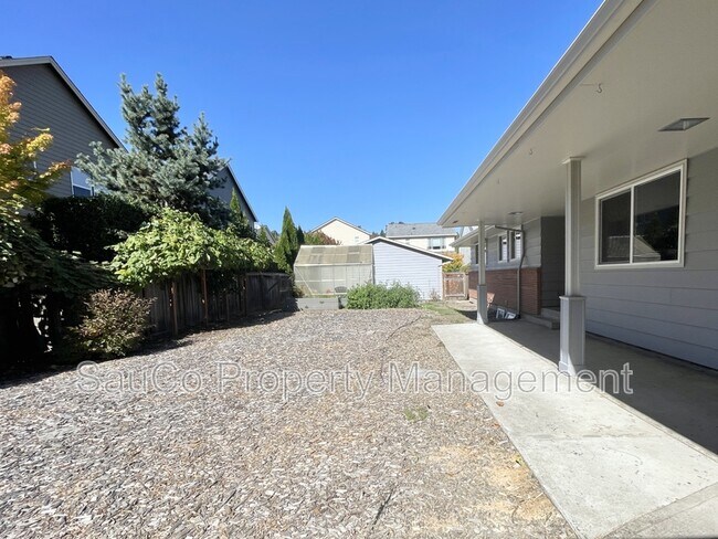 Building Photo - 5751 NE Lisbon Way